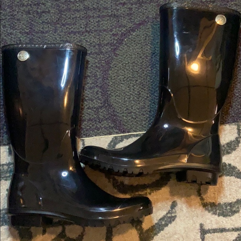 Ugg rain boots 9✨ price firm✨